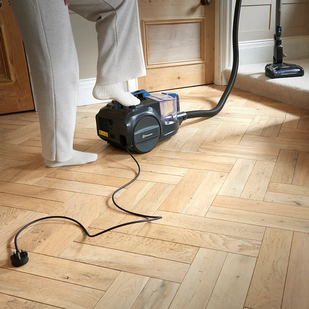 CC0201EHUK Cylinder Vacuum Cleaner with Quick Cord Rewind