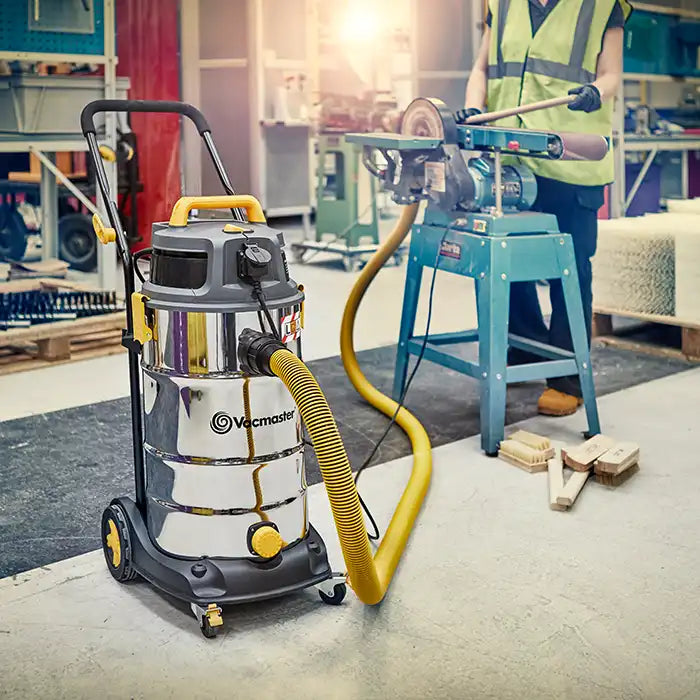 Sander connected to Vacmaster Dust Extractor vacuum extracting dust