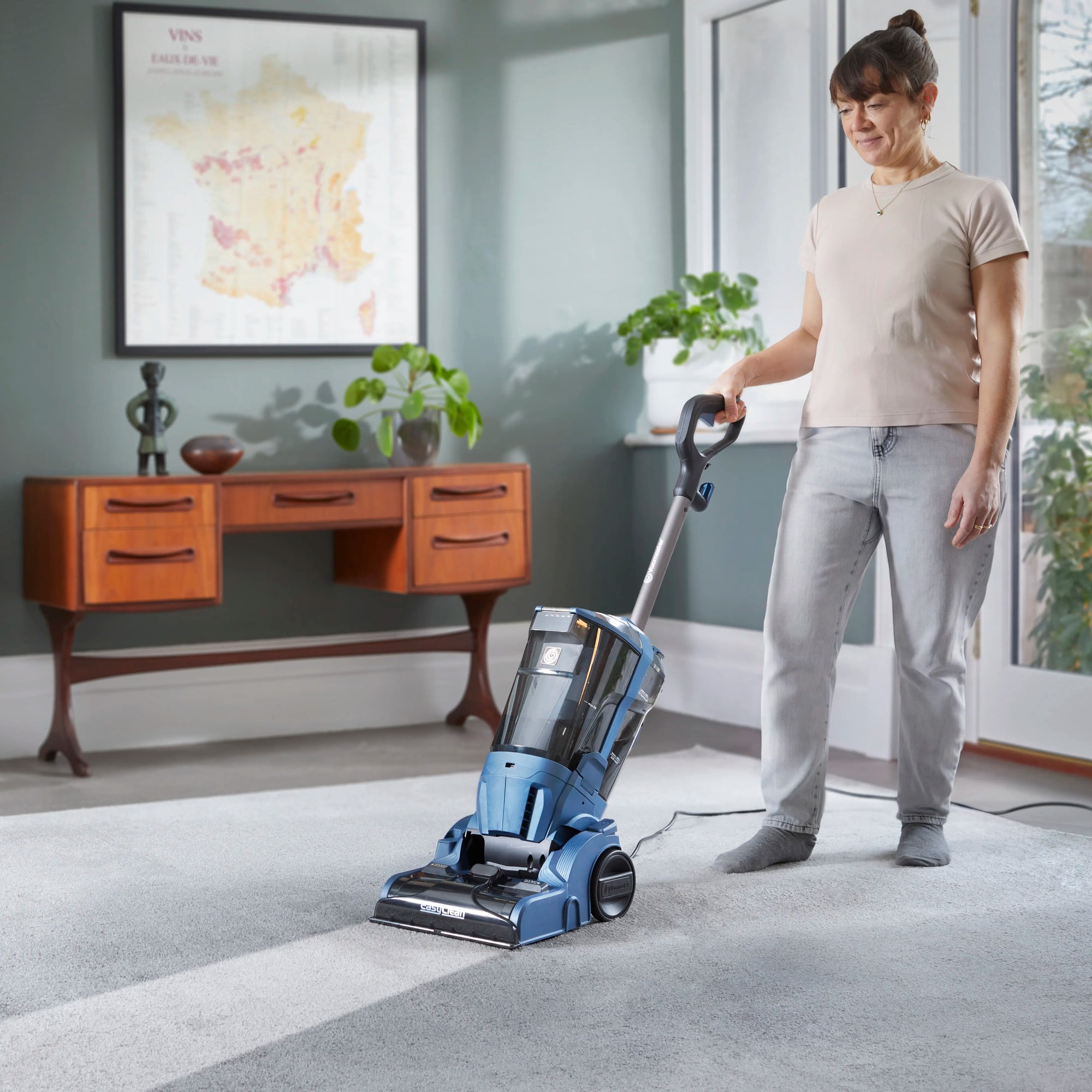 Upright Carpet Cleaner from Vacmaster Cleaning Carpet