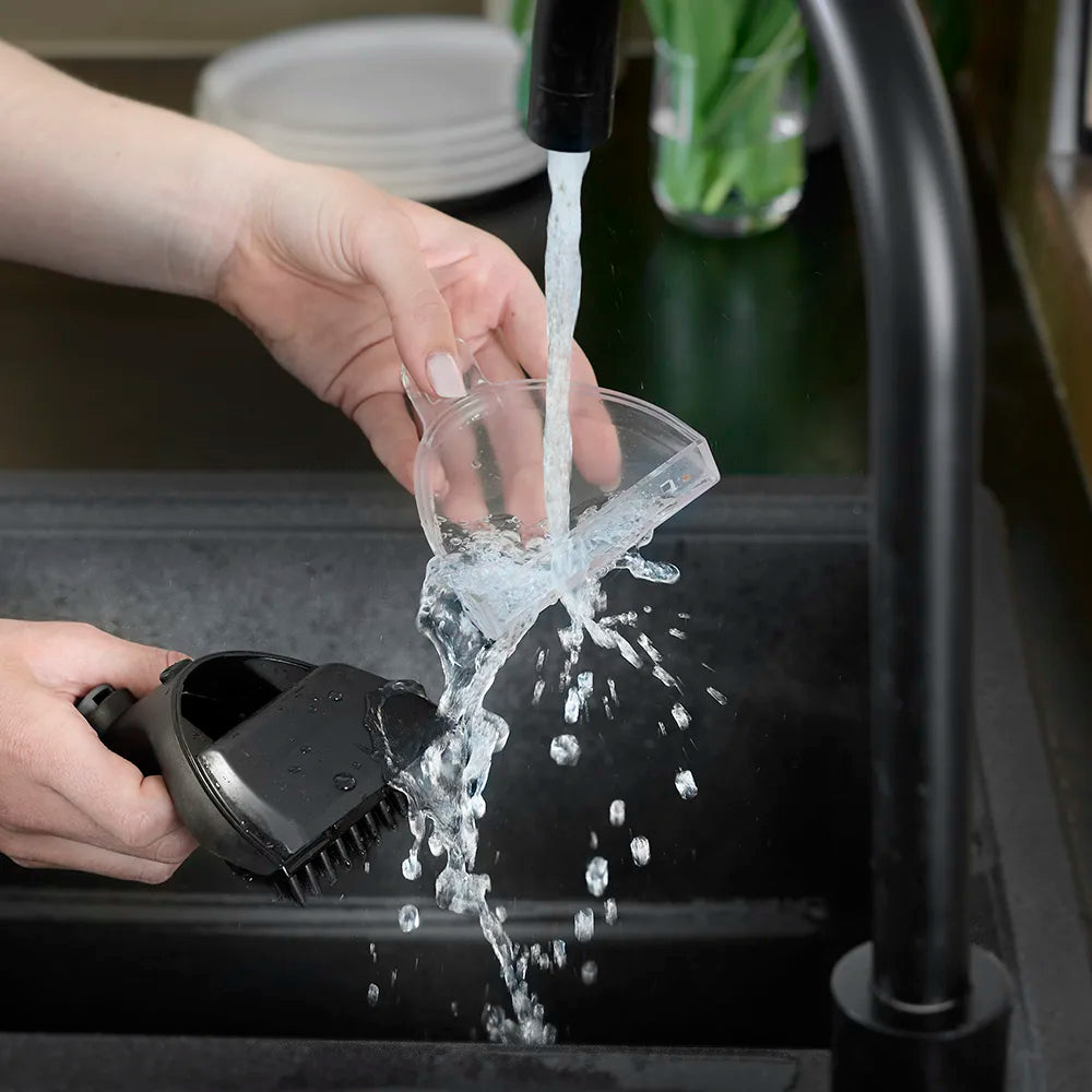 East to clean detachable nozzle under kitchen tap