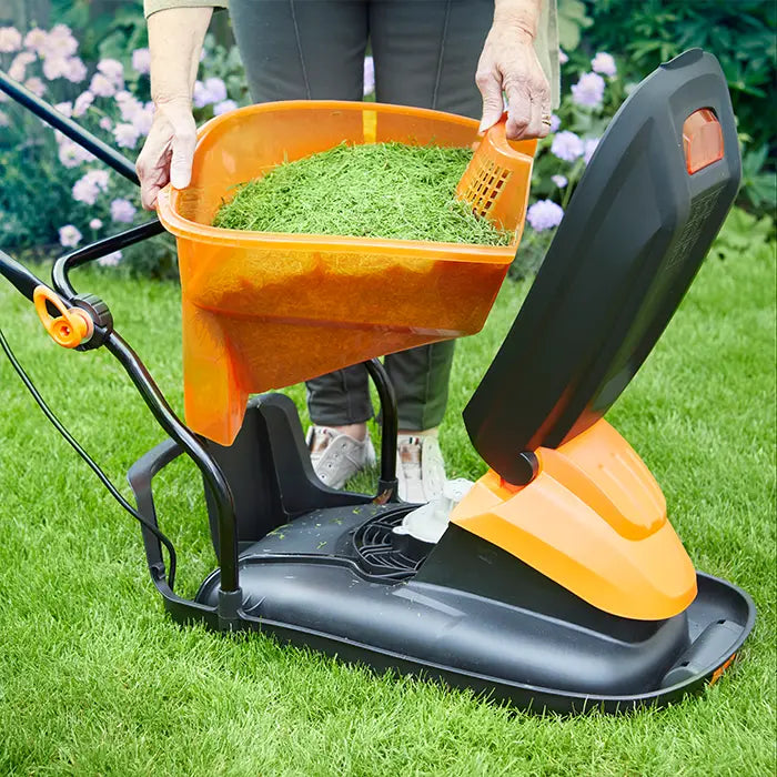 LawnMaster Hover mower with Compact Grass Clippings