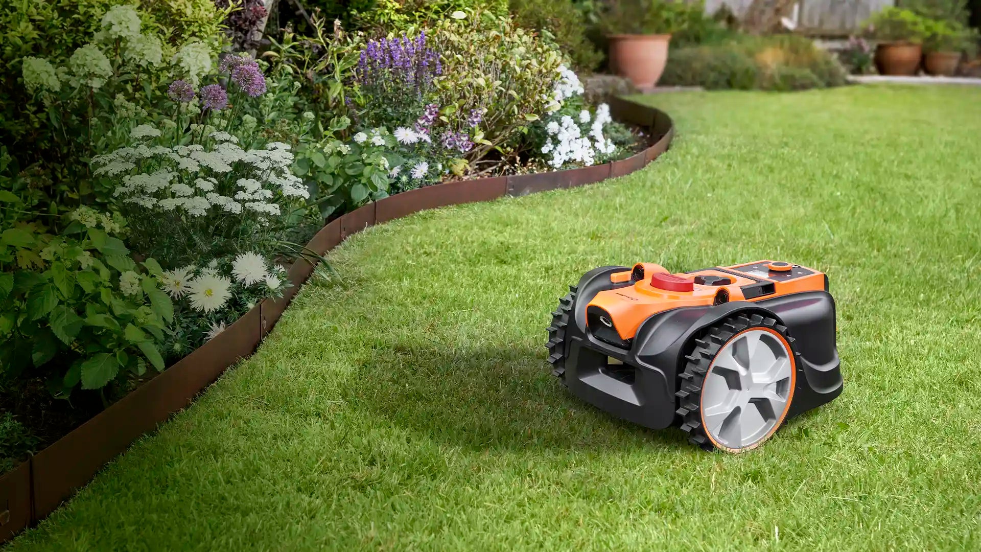 LawnMaster OcuMow16i-600 Robot Lawnmower