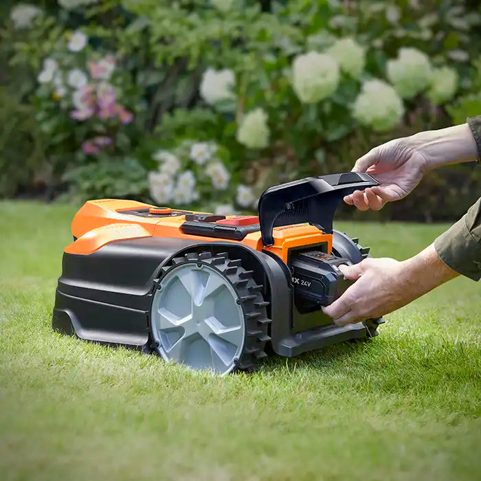 LawnMaster MX 24V 4ah Battery in VBRM18AMDR robot mower