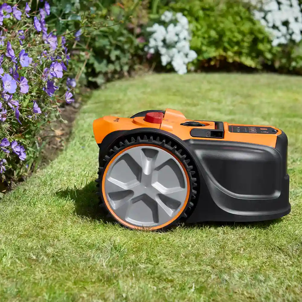 OcuMow AMB16-400 Charging on a UK Lawn