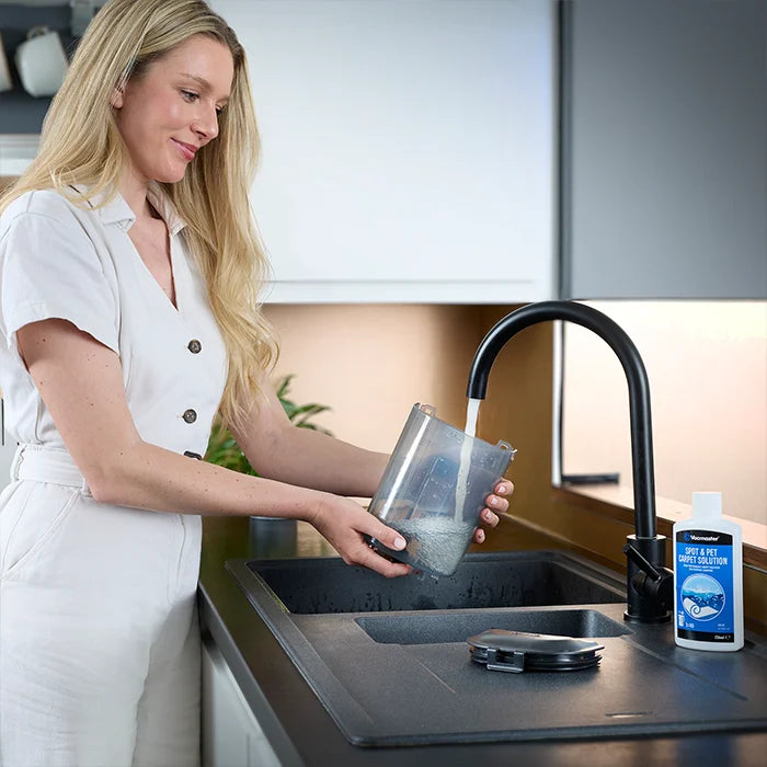 Spotlet easy to refill clean water tank