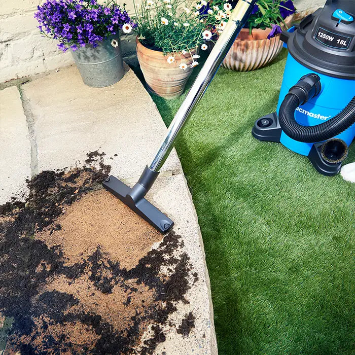 Wet and dry vacuum cleaning mud