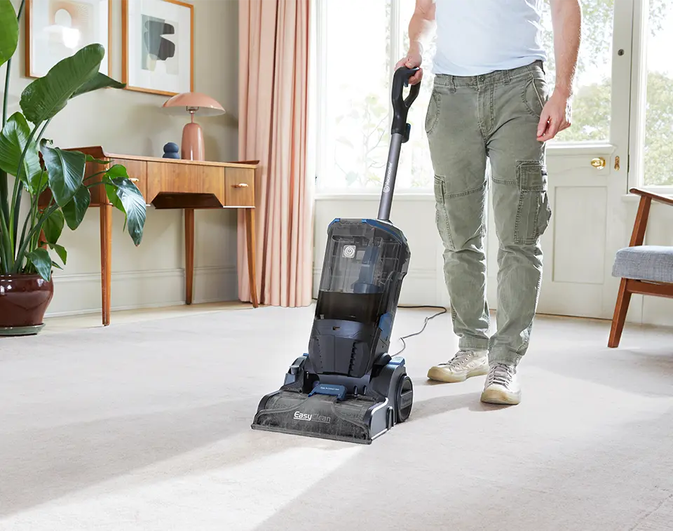 Vacmaster EasyClean UCM Cleaning Carpet in Living Room