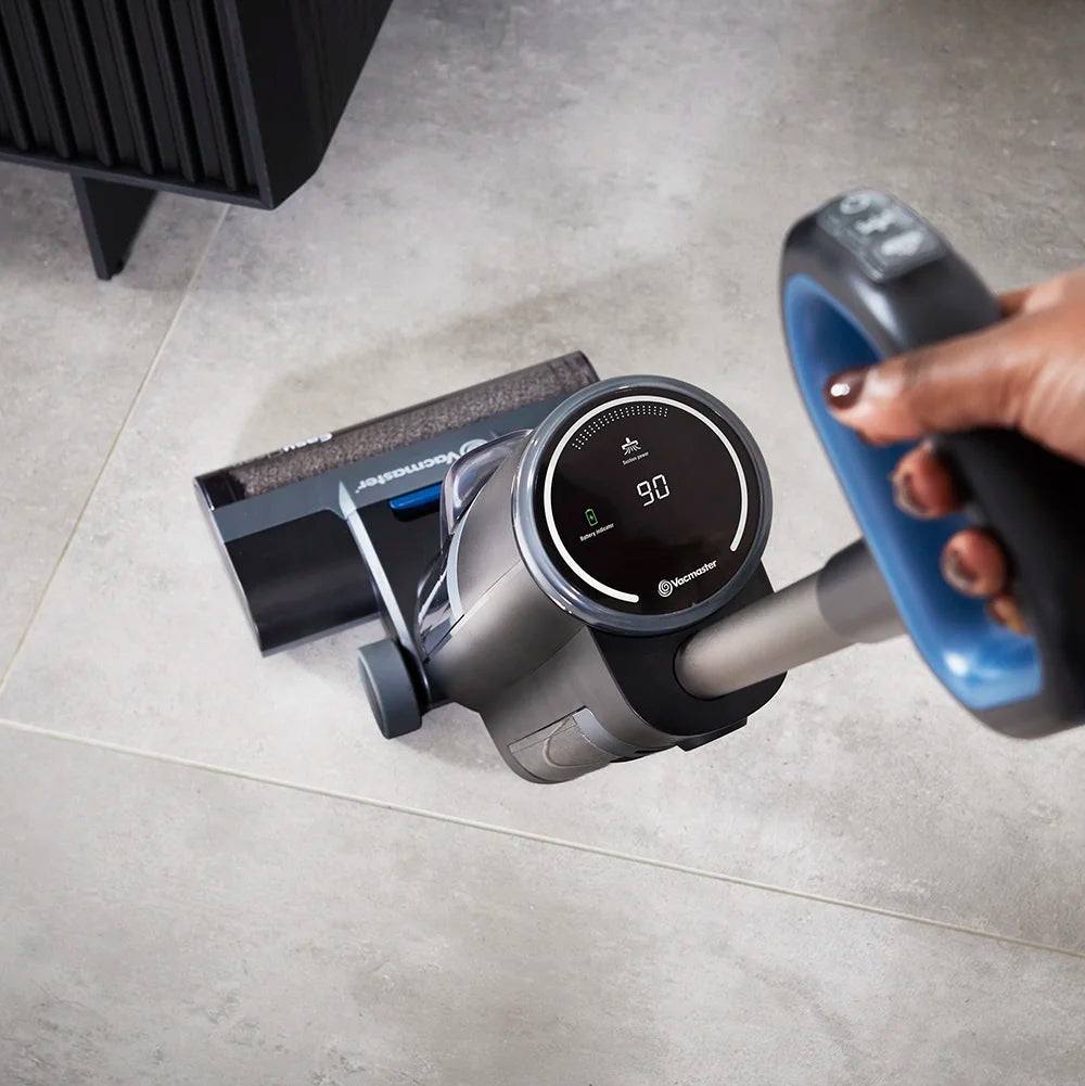 Hard floor cleaner Vacmaster EasyClean HVA LCD screen battery charge indicator while washing hard floor HVA2203UK