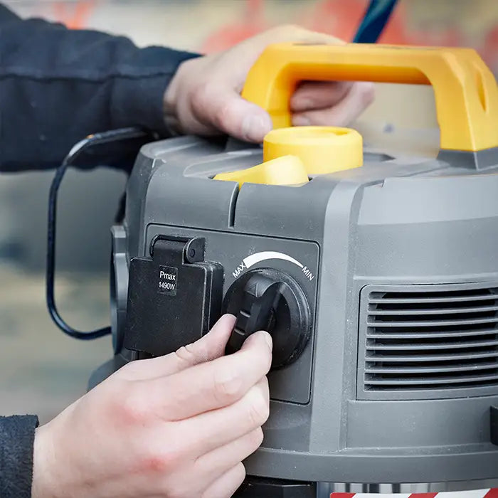 Variable Speed Control Knob on the Vacmaster 240V M Class Dust Extractor