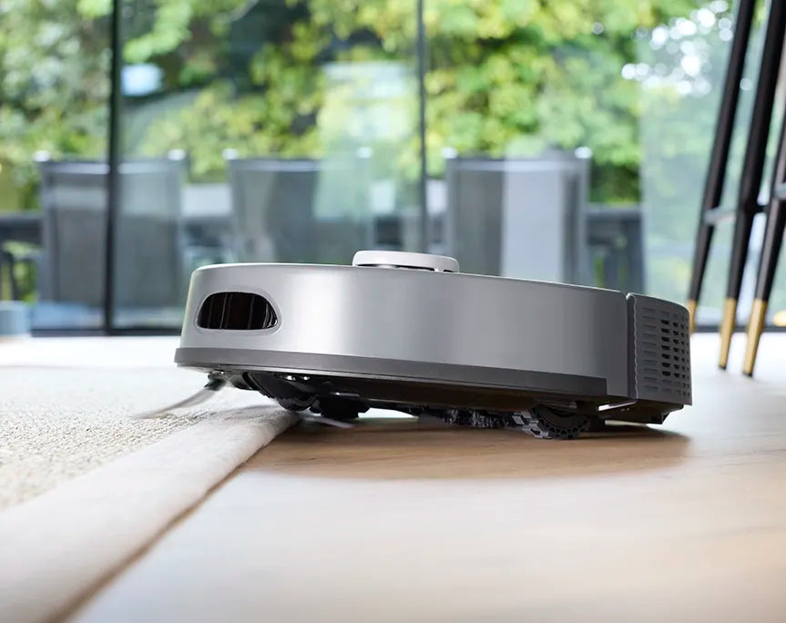 Robot vacuum cleaner Vacmaster REi climbing over rug edge