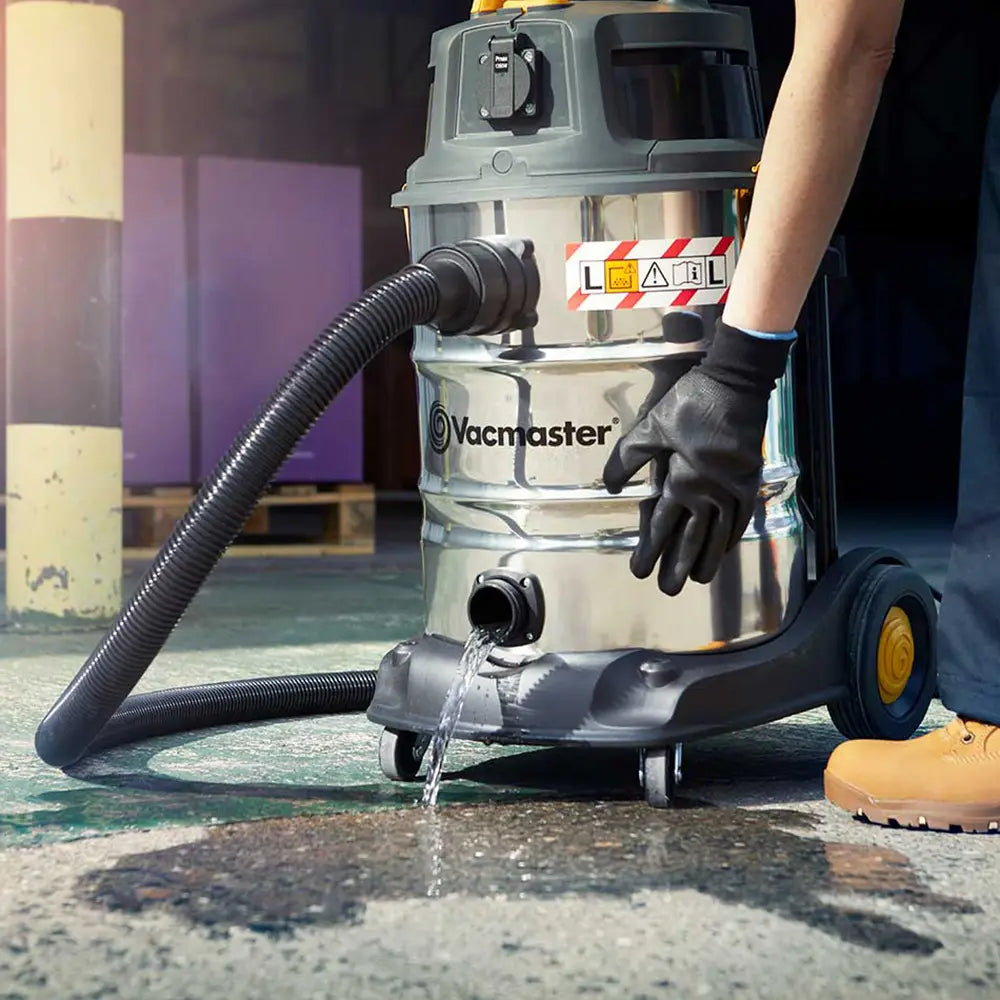Vacmaster WD L30 240V Dust Extractor Industrial Wet and Dry Vacuum Cleva