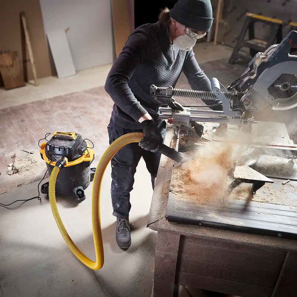 Vacmaster Wet & Dry Vacuum Cleaner Dust Extractor WD L35 VJF1235PF-01LC  blowing dust from table saw on building site