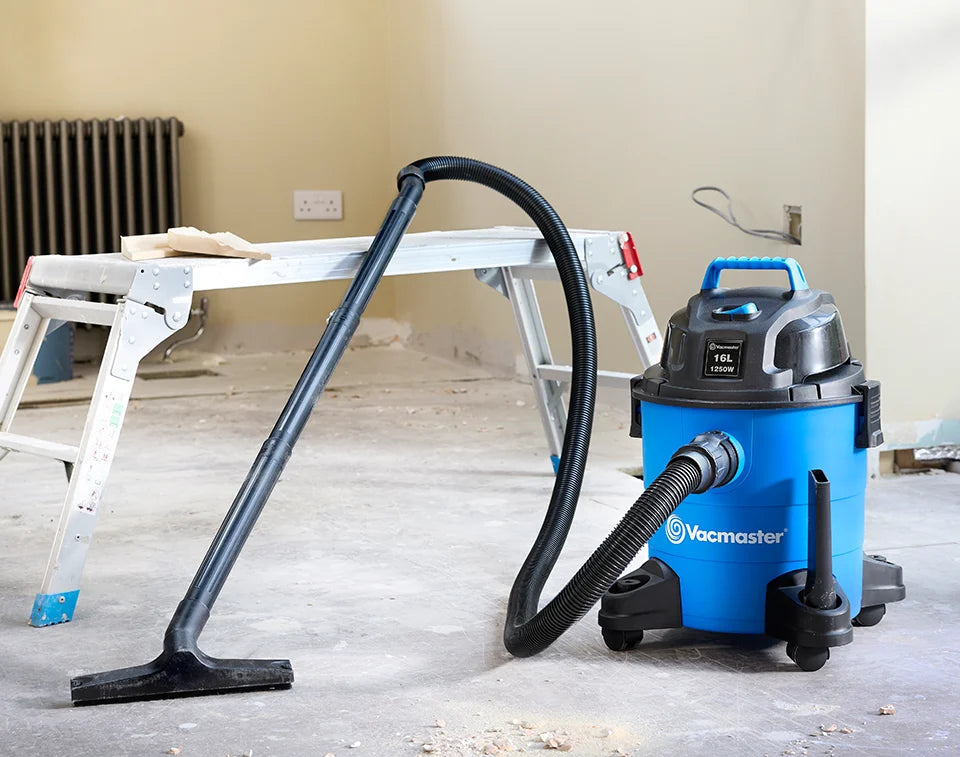 Wet and dry vacuum cleaning DIY sawdust with the 16L vacmaster vacuum