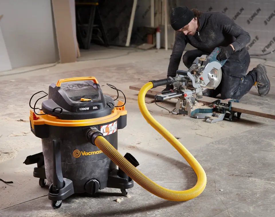 Vacmaster Dust Extractor L35 VJF1235PF-01LC connected to table saw extracting dust
