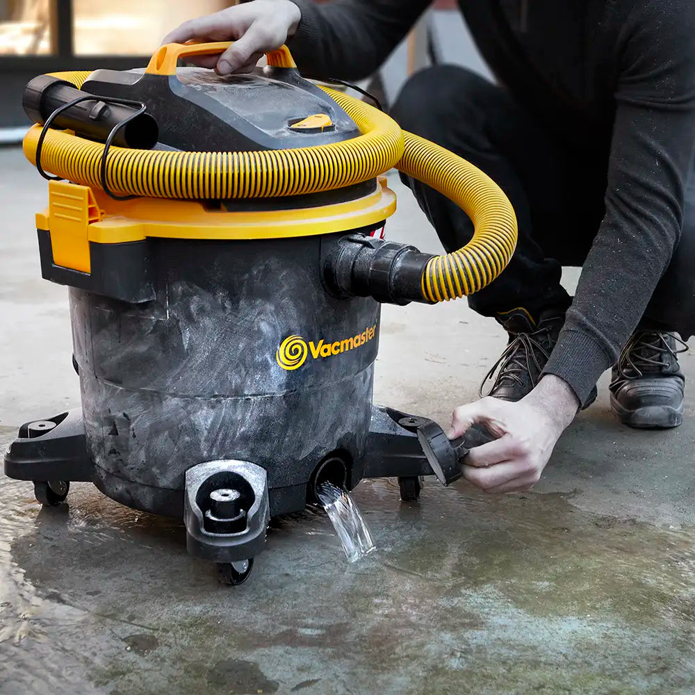 Vacmaster Wet & Dry Vacuum Cleaner Dust Extractor WD L35 VJF1235PF-01LC  being drained of water from tank through plug
