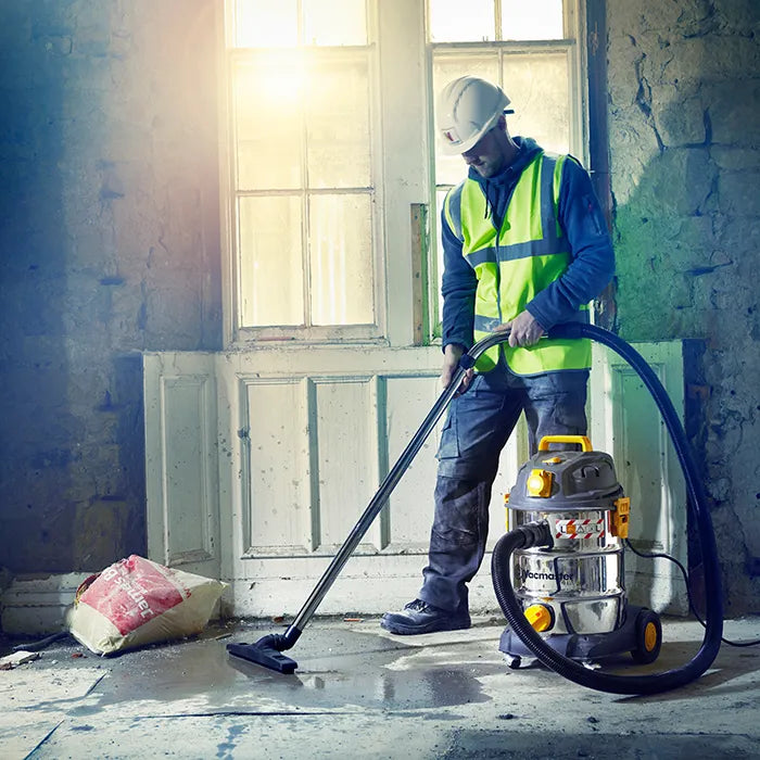 Vacmaster 100v dust extractor vacuuming dirty liquid from building site