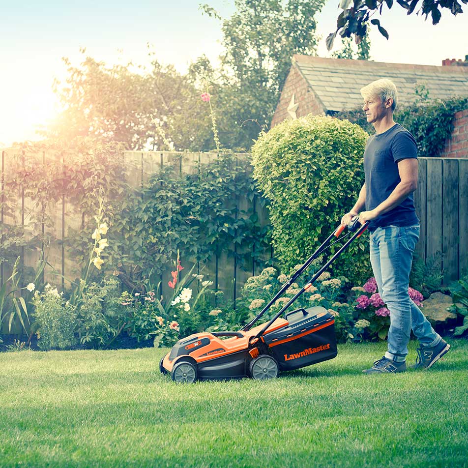 LawnMaster MX 24V 34cm Cordless Lawnmower With Spare Battery Cleva