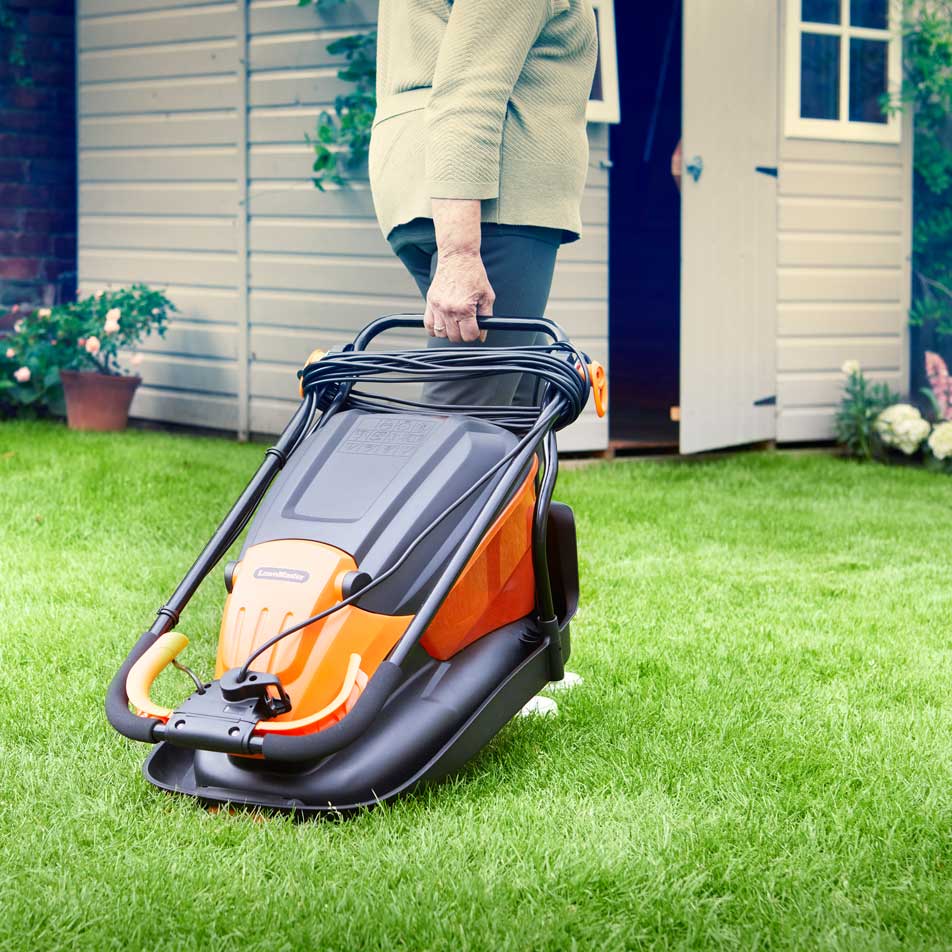 Qualcast electric hover lawnmower best sale 33cm 1500w with grass collection