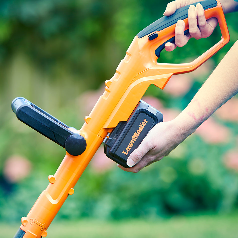 LawnMaster 24V Grass trimmer with battery