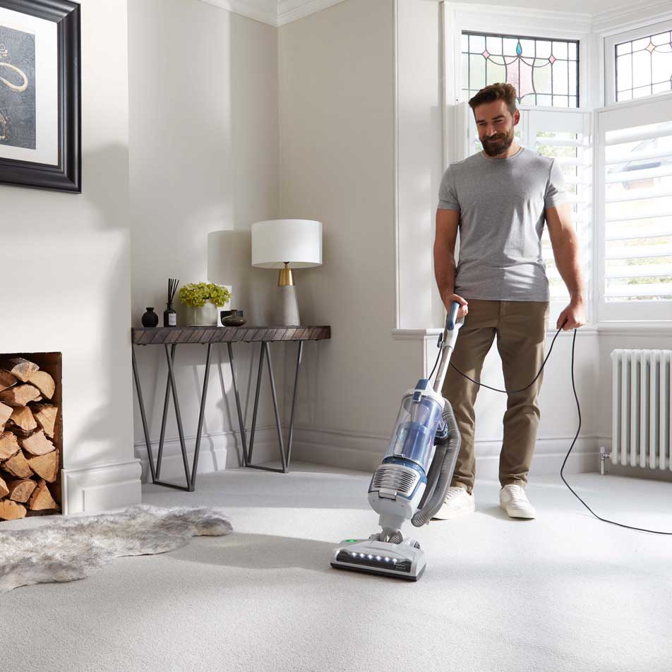 Vacmaster upright vacuum cleaner Respira cleaning carpet